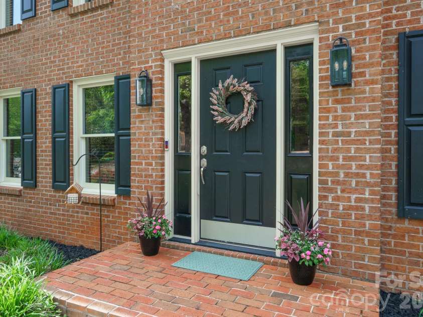 134 31st Avenue Court, Hickory, NC 28601.  MLS# CAR4369505, YatesRealty ID 19858. 