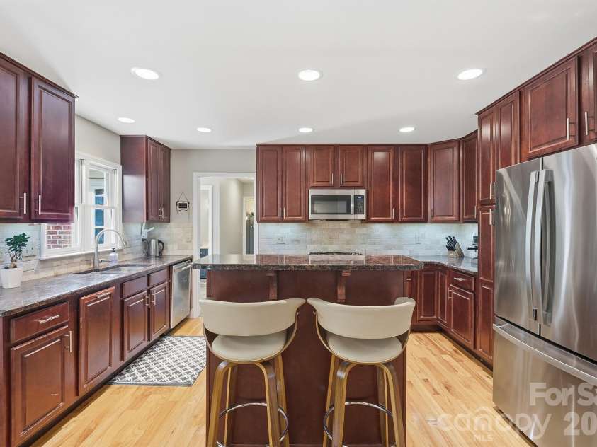 134 31st Avenue Court, Hickory, NC 28601.  MLS# CAR4369505, YatesRealty ID 19858. 