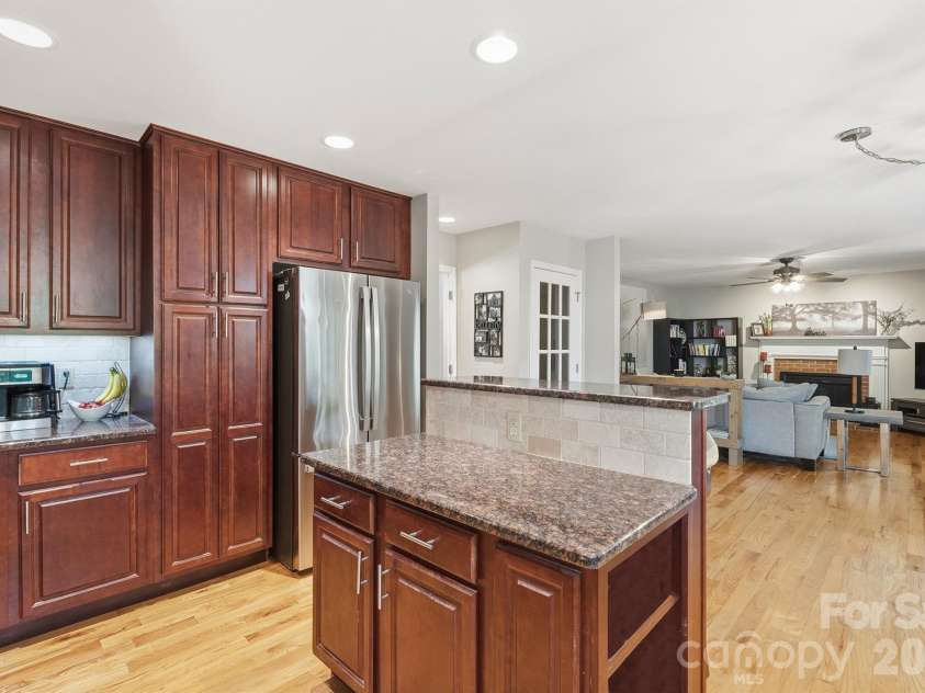 134 31st Avenue Court, Hickory, NC 28601.  MLS# CAR4369505, YatesRealty ID 19858. 