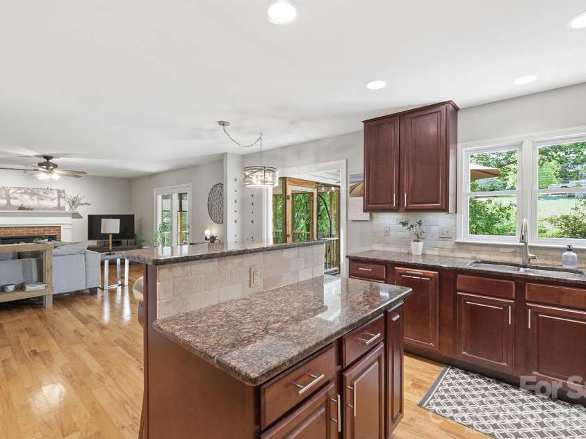 134 31st Avenue Court, Hickory, NC 28601.  MLS# CAR4369505, YatesRealty ID 19858. 