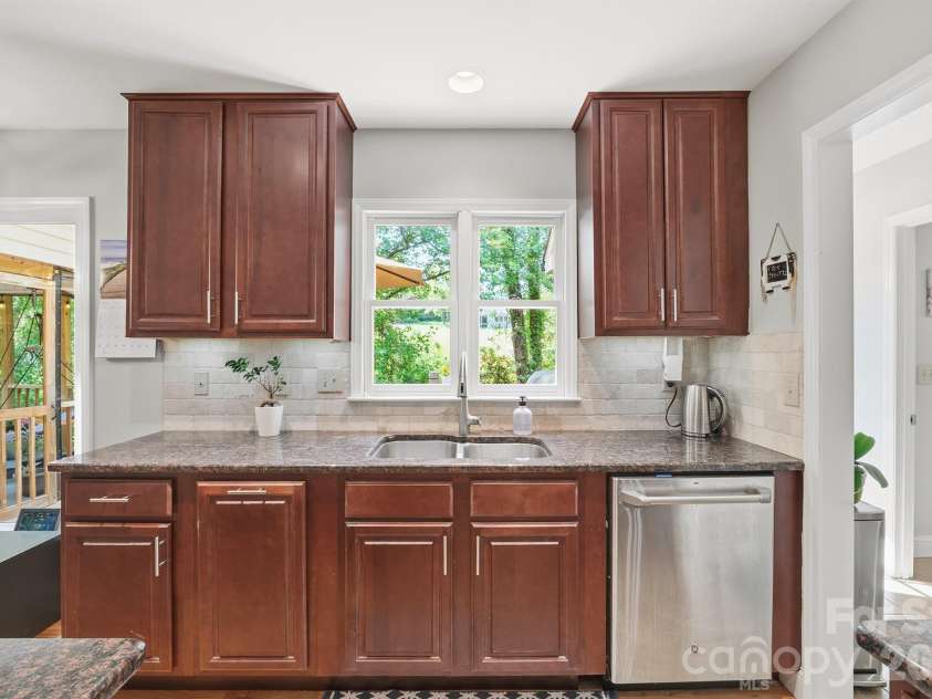 134 31st Avenue Court, Hickory, NC 28601.  MLS# CAR4369505, YatesRealty ID 19858. 