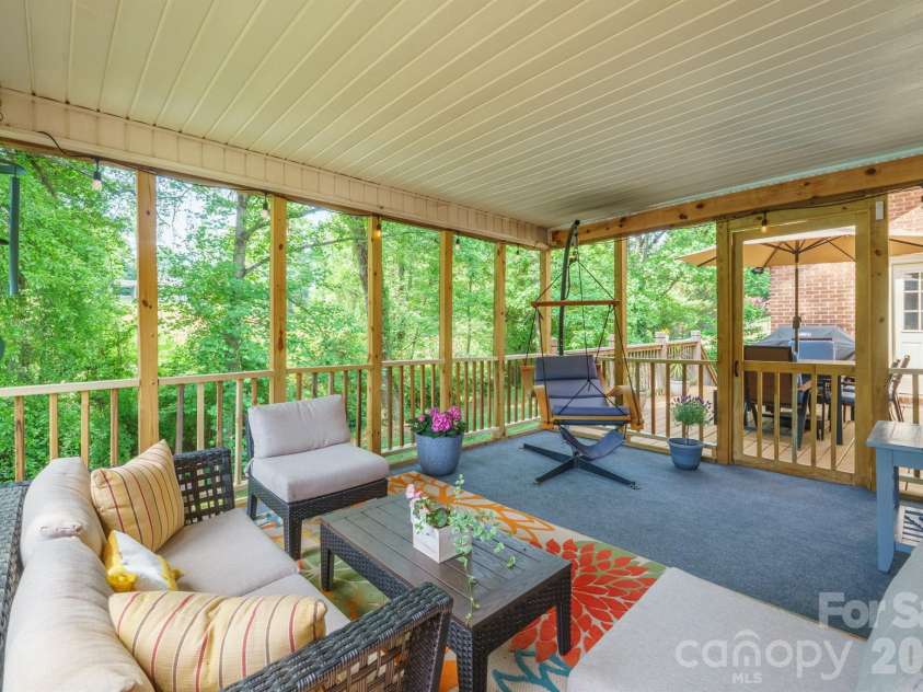 134 31st Avenue Court, Hickory, NC 28601.  MLS# CAR4369505, YatesRealty ID 19858. 