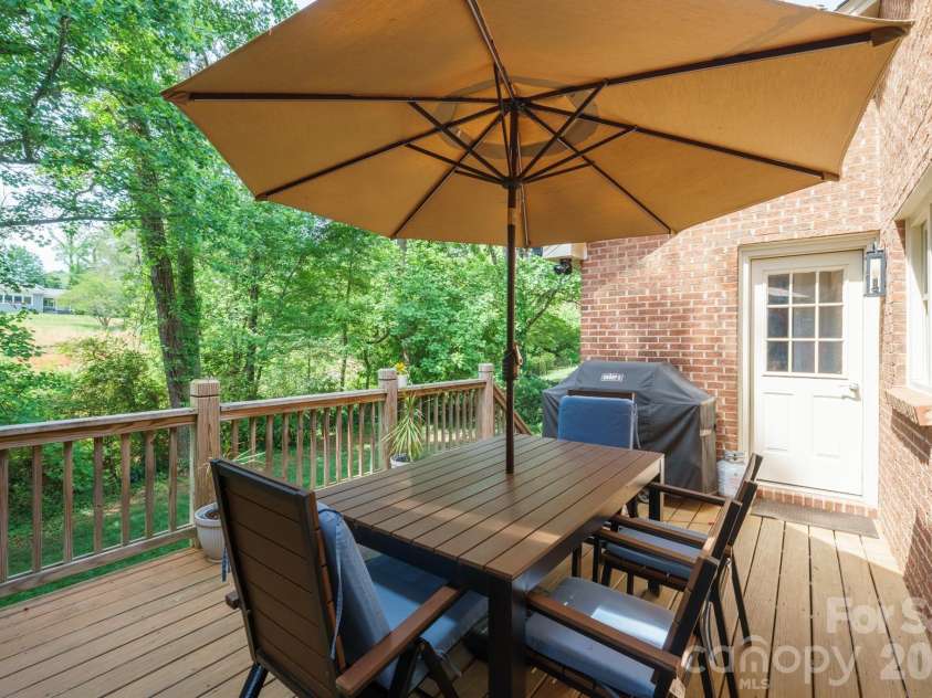 134 31st Avenue Court, Hickory, NC 28601.  MLS# CAR4369505, YatesRealty ID 19858. 