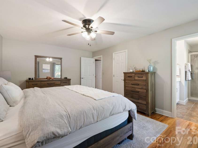 134 31st Avenue Court, Hickory, NC 28601.  MLS# CAR4369505, YatesRealty ID 19858. 