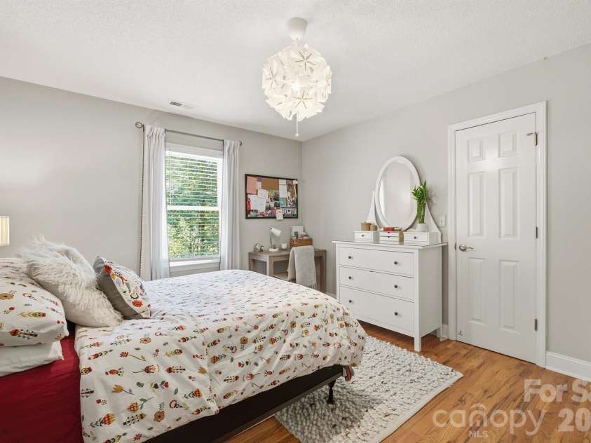 134 31st Avenue Court, Hickory, NC 28601.  MLS# CAR4369505, YatesRealty ID 19858. 