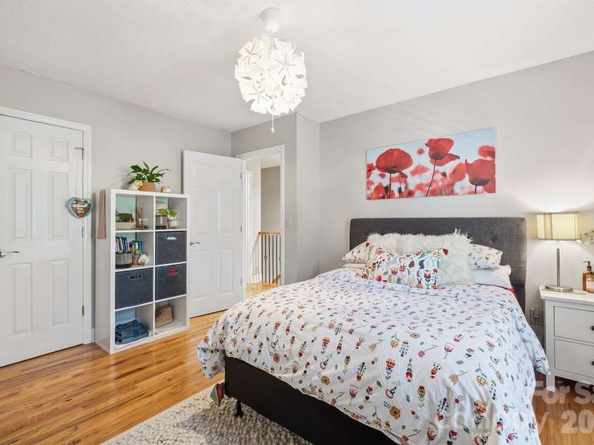 134 31st Avenue Court, Hickory, NC 28601.  MLS# CAR4369505, YatesRealty ID 19858. 