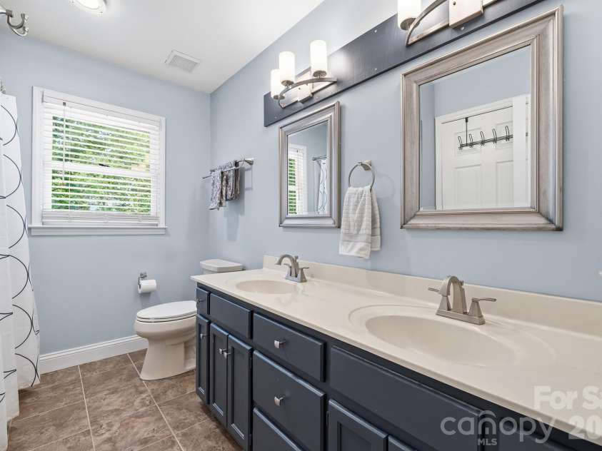 134 31st Avenue Court, Hickory, NC 28601.  MLS# CAR4369505, YatesRealty ID 19858. 