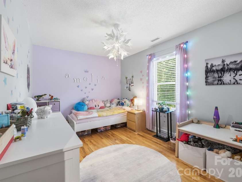 134 31st Avenue Court, Hickory, NC 28601.  MLS# CAR4369505, YatesRealty ID 19858. 