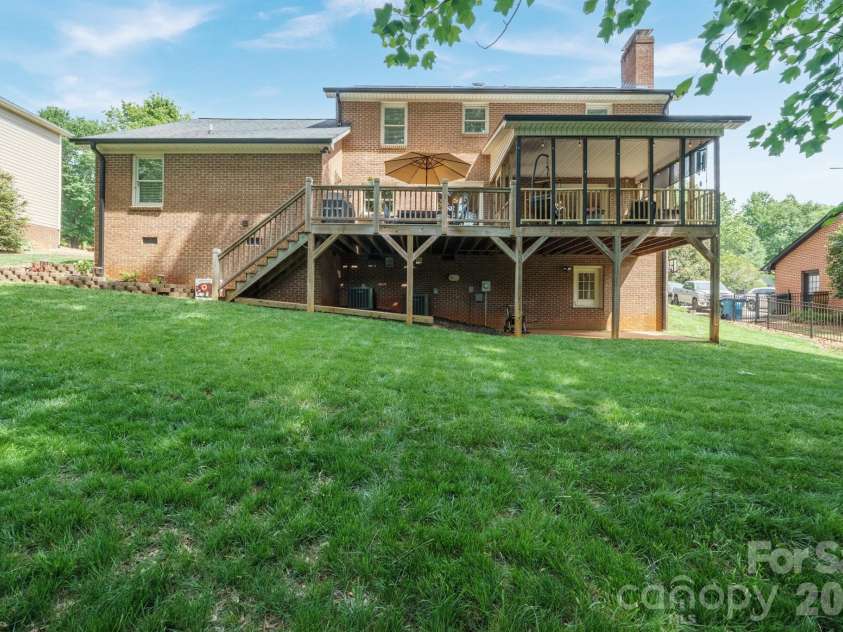 134 31st Avenue Court, Hickory, NC 28601.  MLS# CAR4369505, YatesRealty ID 19858. 