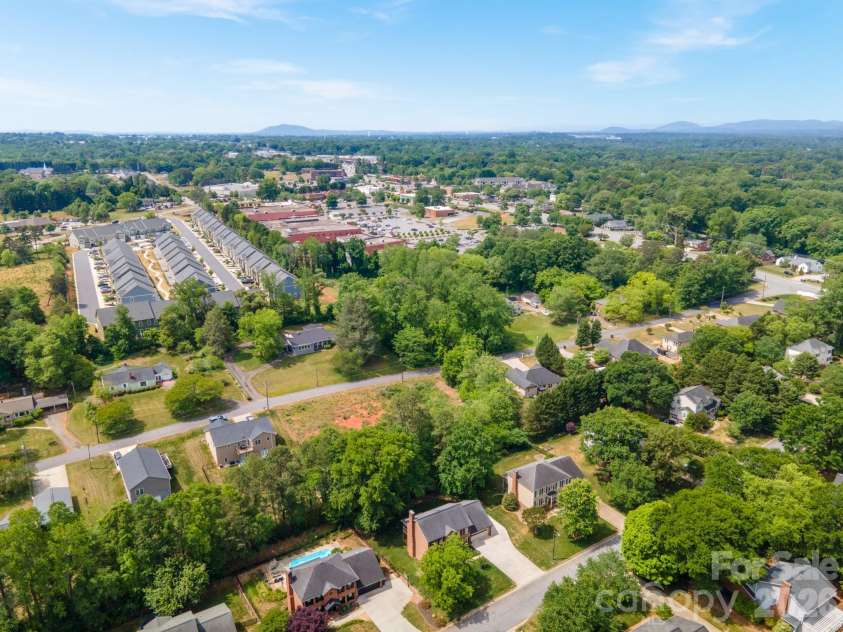 134 31st Avenue Court, Hickory, NC 28601.  MLS# CAR4369505, YatesRealty ID 19858. 