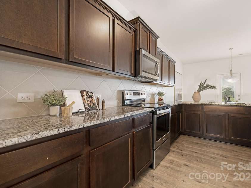 124 Canada Drive, Statesville, NC 28166.  MLS# CAR4263323, YatesRealty ID 19859. 