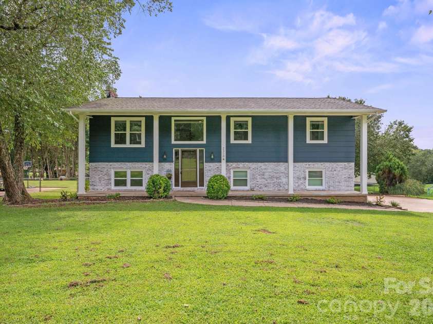 2310 24th Avenue, Hickory, NC 28601.  MLS# CAR4293562, YatesRealty ID 1986. 