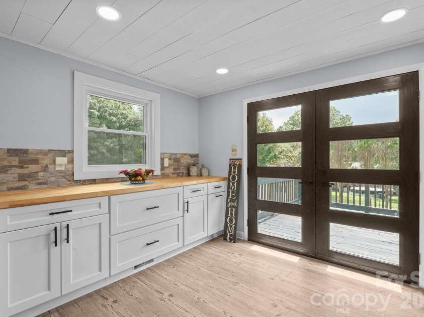 2310 24th Avenue, Hickory, NC 28601.  MLS# CAR4293562, YatesRealty ID 1986. Dining room area