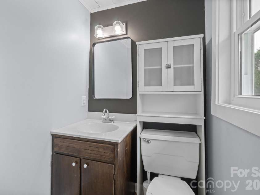 2310 24th Avenue, Hickory, NC 28601.  MLS# CAR4293562, YatesRealty ID 1986. Spare bath in bedroom 3 - upstairs