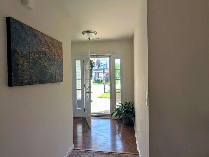 163 Swift Creek Road, Fletcher, NC 28732.  MLS# CAR4250145, YatesRealty ID 19860. Front hallway