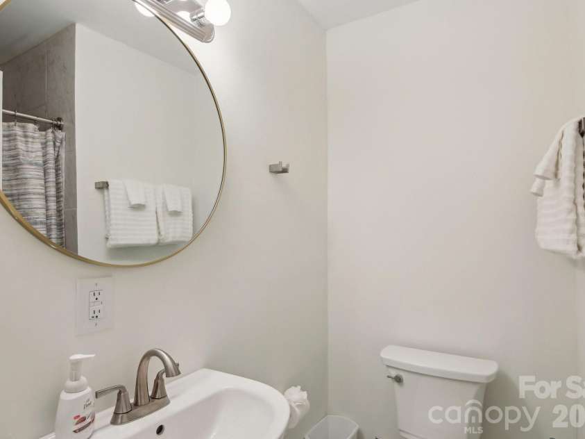 295/291 Dills Road, Bryson City, NC 28713.  MLS# CAR4373876, YatesRealty ID 19860. 291 Dills - Updated bath