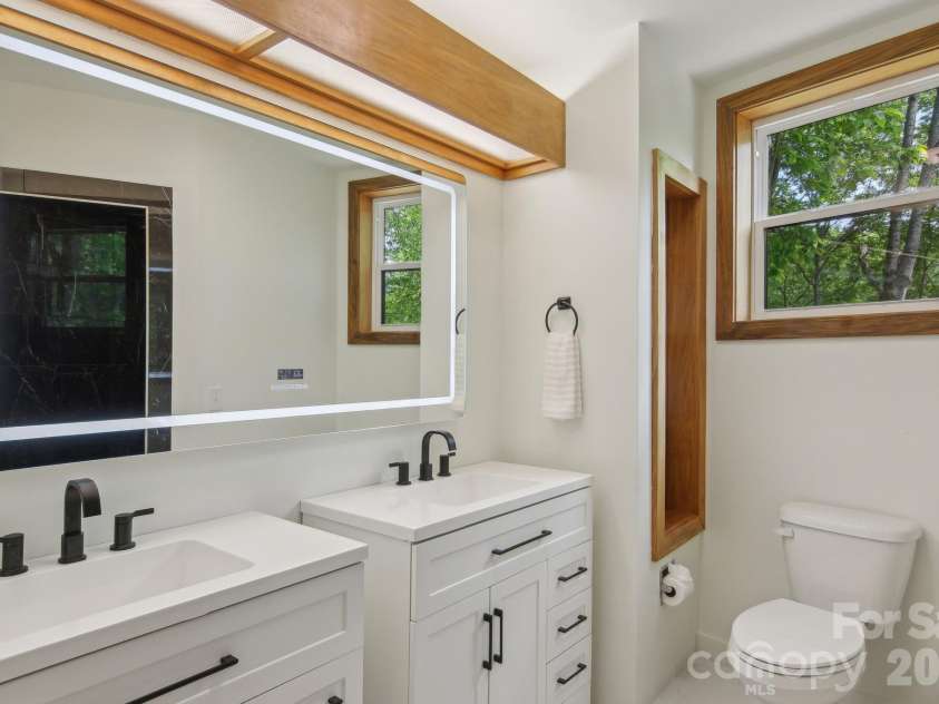 295/291 Dills Road, Bryson City, NC 28713.  MLS# CAR4373876, YatesRealty ID 19860. Updated baths