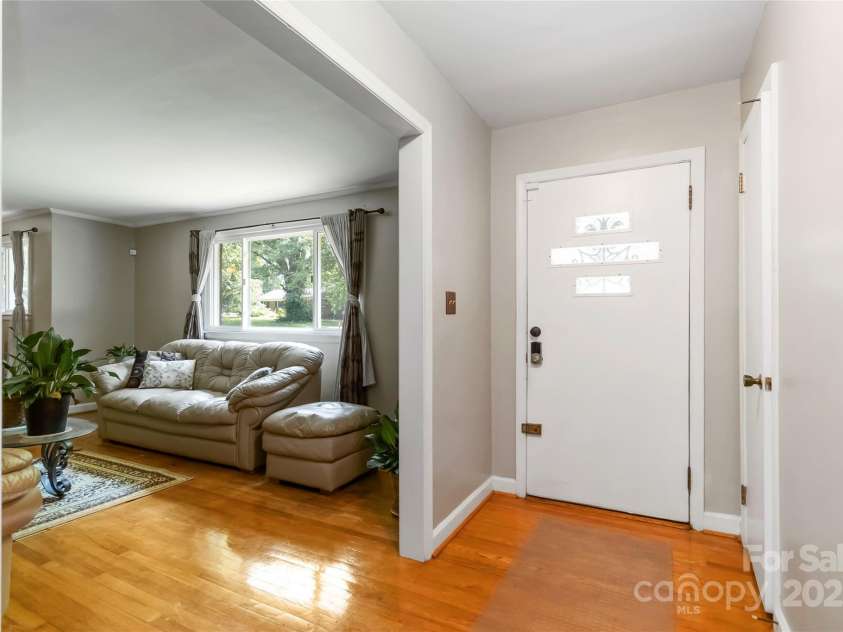 5111 Tewkesbury Road, Charlotte, NC 28269.  MLS# CAR4267332, YatesRealty ID 19861. 