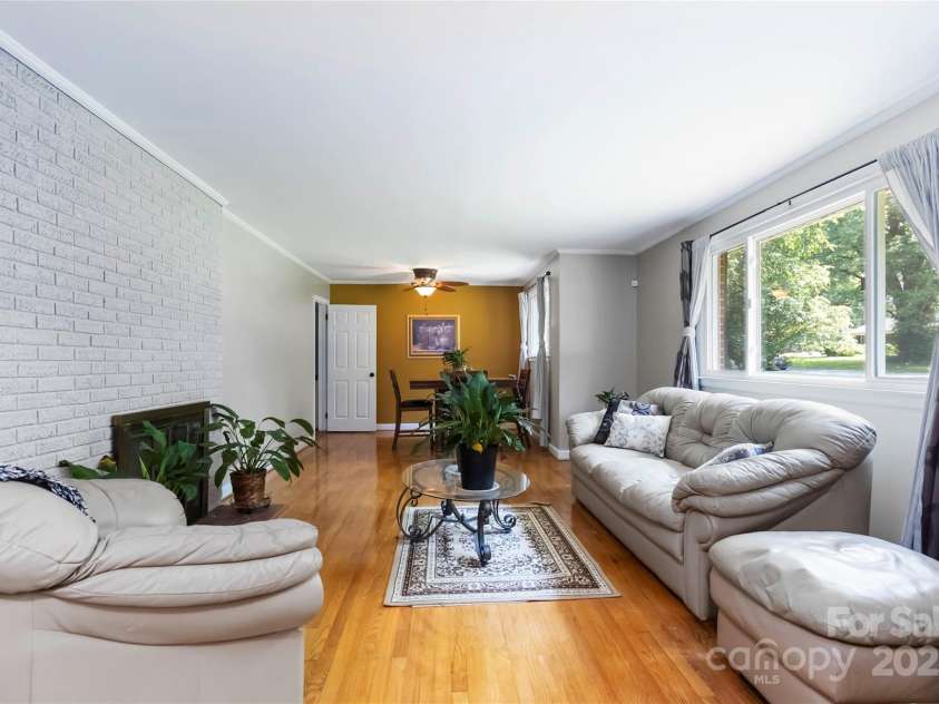 5111 Tewkesbury Road, Charlotte, NC 28269.  MLS# CAR4267332, YatesRealty ID 19861. 