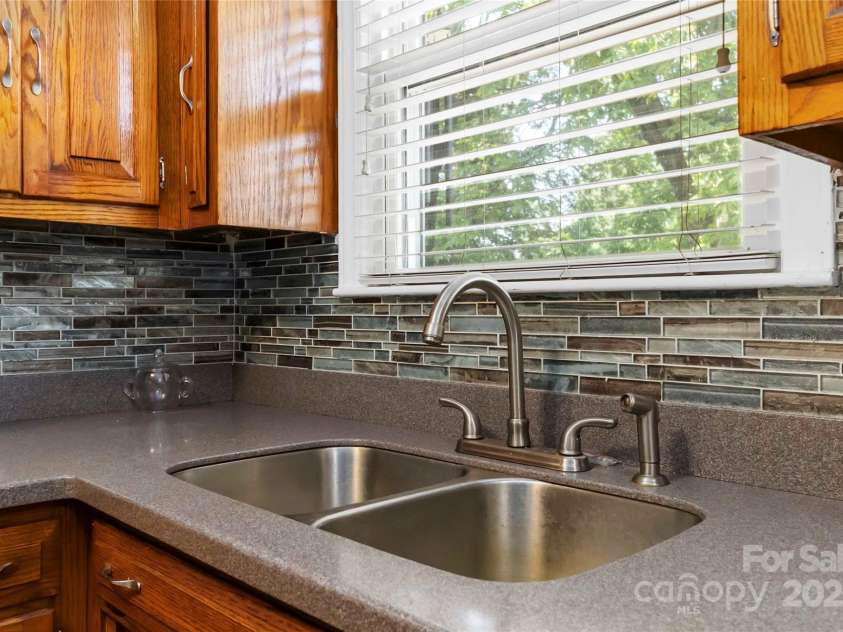 5111 Tewkesbury Road, Charlotte, NC 28269.  MLS# CAR4267332, YatesRealty ID 19861. 