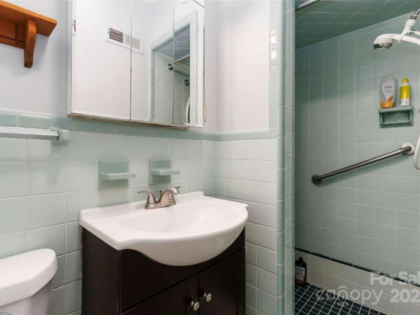 5111 Tewkesbury Road, Charlotte, NC 28269.  MLS# CAR4267332, YatesRealty ID 19861. 