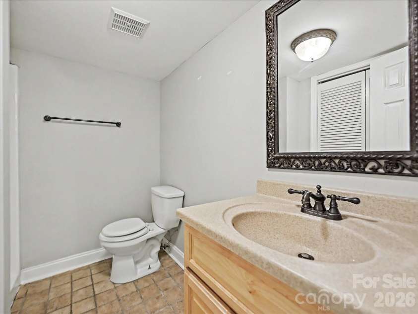7925 Serendipity Lane, Charlotte, NC 28277.  MLS# CAR4376292, YatesRealty ID 19861. Full Bathroom 3