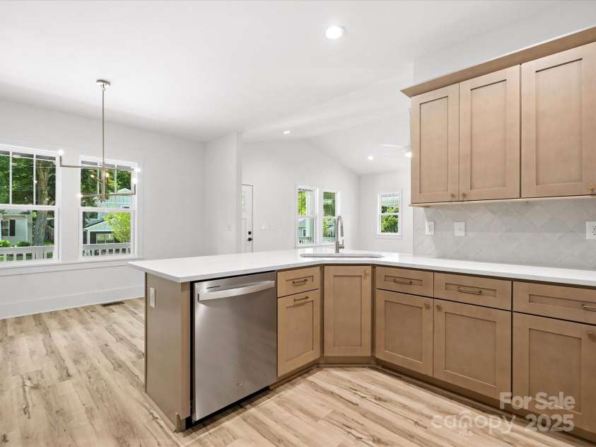 4113 Rutgers Avenue, Charlotte, NC 28206.  MLS# CAR4280205, YatesRealty ID 19863. 