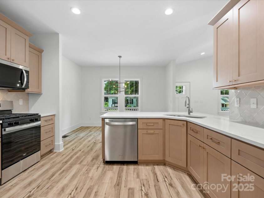 4113 Rutgers Avenue, Charlotte, NC 28206.  MLS# CAR4280205, YatesRealty ID 19863. 