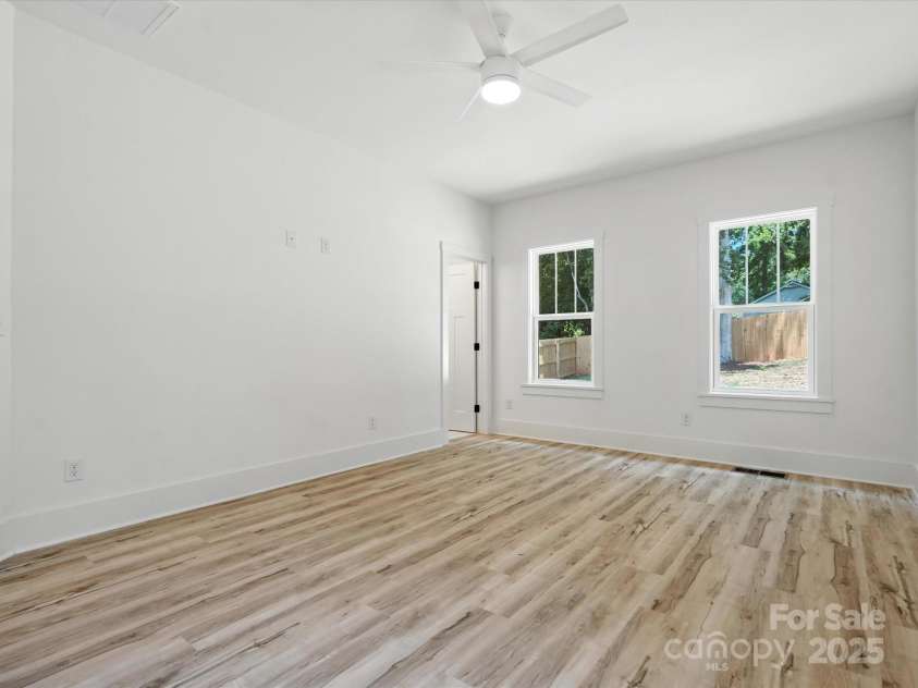 4113 Rutgers Avenue, Charlotte, NC 28206.  MLS# CAR4280205, YatesRealty ID 19863. 