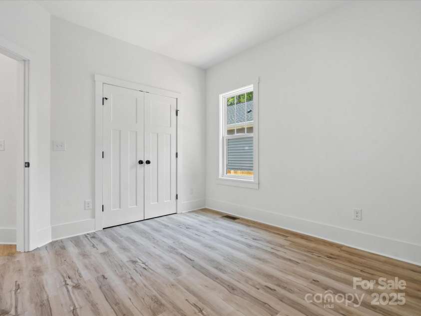 4113 Rutgers Avenue, Charlotte, NC 28206.  MLS# CAR4280205, YatesRealty ID 19863. 