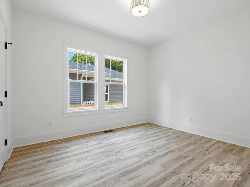 4113 Rutgers Avenue, Charlotte, NC 28206.  MLS# CAR4280205, YatesRealty ID 19863. 