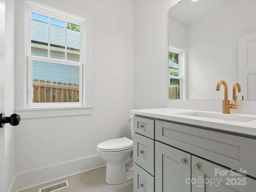 4113 Rutgers Avenue, Charlotte, NC 28206.  MLS# CAR4280205, YatesRealty ID 19863. 