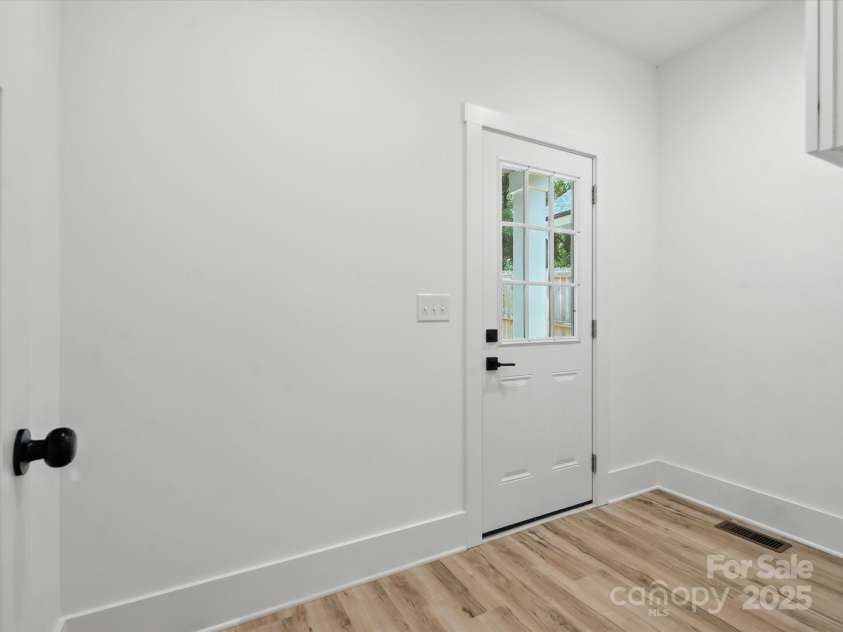 4113 Rutgers Avenue, Charlotte, NC 28206.  MLS# CAR4280205, YatesRealty ID 19863. 