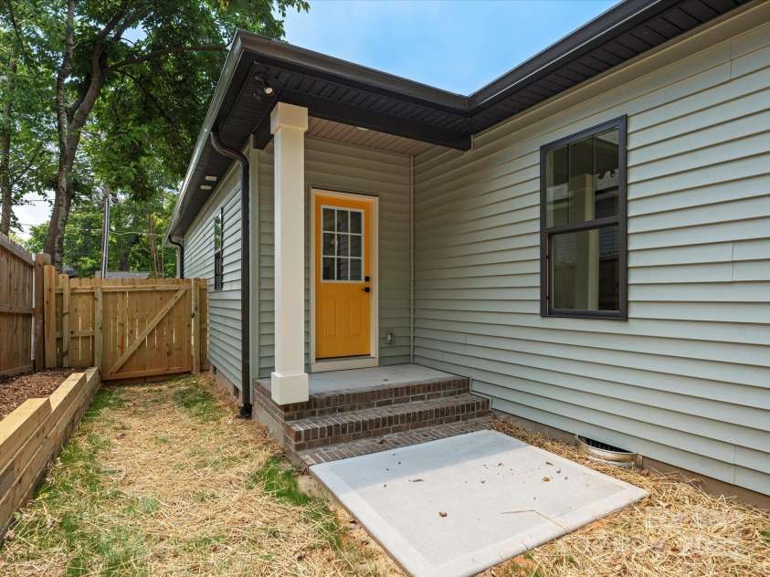 4113 Rutgers Avenue, Charlotte, NC 28206.  MLS# CAR4280205, YatesRealty ID 19863. 