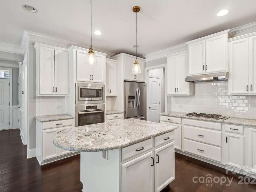 907 Ospre Lane, Fort Mill, SC 29708.  MLS# CAR4254427, YatesRealty ID 19864. Kitchen