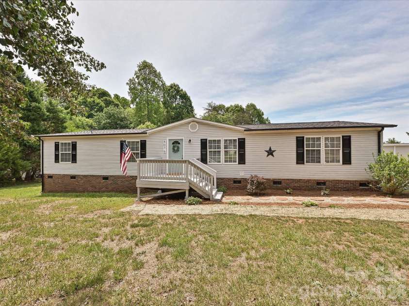 4076 Ritchfield Drive, Lincolnton, NC 28092.  MLS# CAR4376979, YatesRealty ID 19865. View of home from the front with oversized entry deck. 