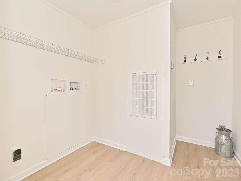 4076 Ritchfield Drive, Lincolnton, NC 28092.  MLS# CAR4376979, YatesRealty ID 19865. View of mud room/laundry room. 