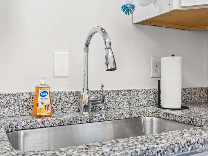 323 High Street, Rock Hill, SC 29730.  MLS# CAR4360419, YatesRealty ID 19866. Granite counters
