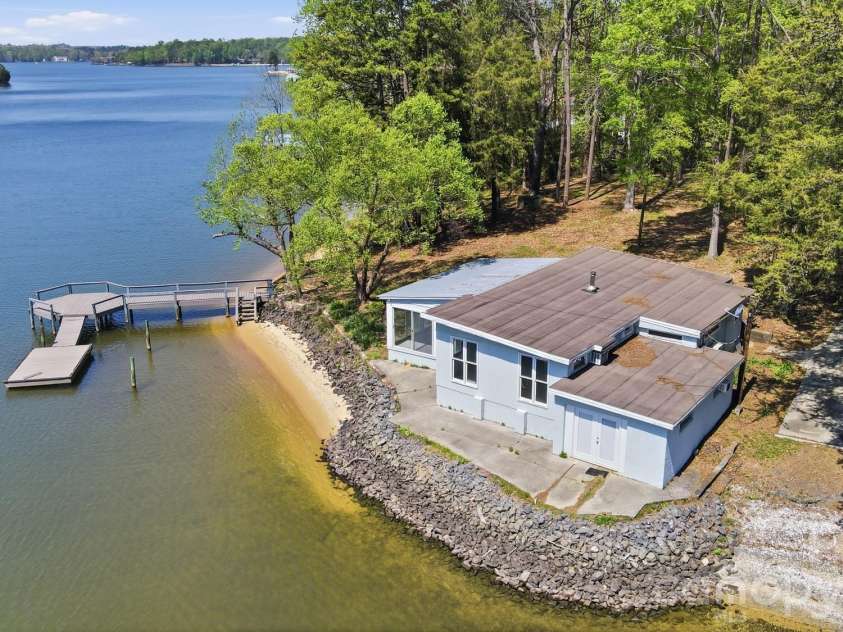 15609 Chatfield Drive, Charlotte, NC 28278.  MLS# CAR4371111, YatesRealty ID 19867. 