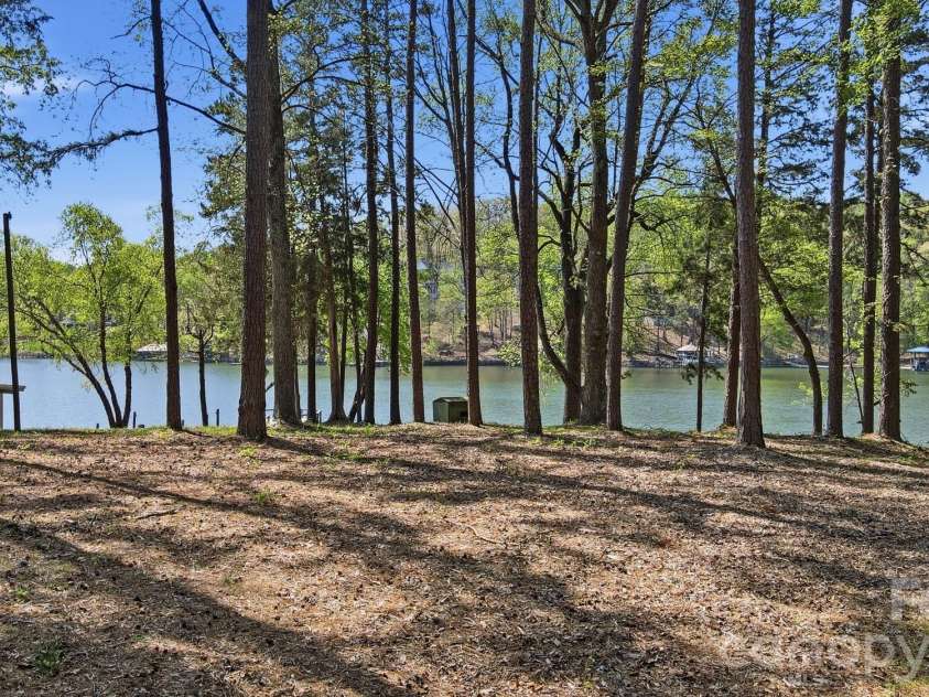 15609 Chatfield Drive, Charlotte, NC 28278.  MLS# CAR4371111, YatesRealty ID 19867. 