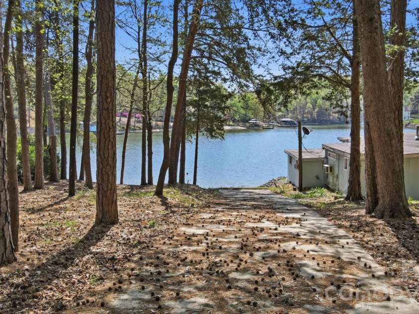 15609 Chatfield Drive, Charlotte, NC 28278.  MLS# CAR4371111, YatesRealty ID 19867. 