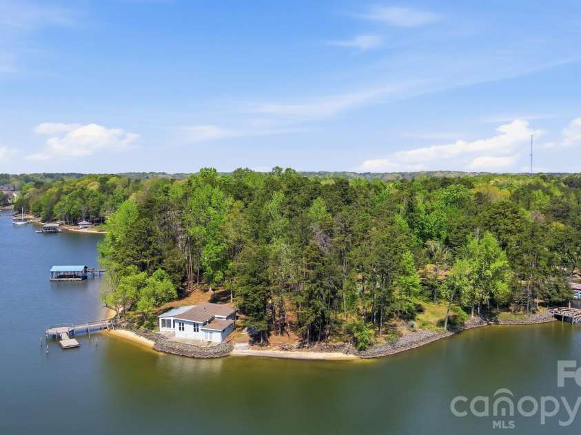 15609 Chatfield Drive, Charlotte, NC 28278.  MLS# CAR4371111, YatesRealty ID 19867. 