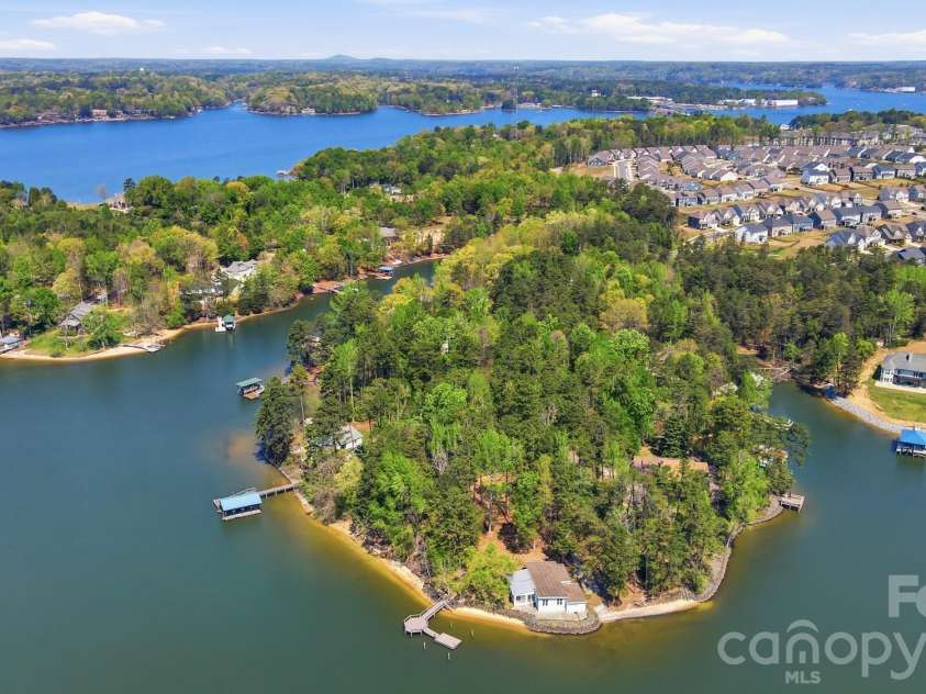 15609 Chatfield Drive, Charlotte, NC 28278.  MLS# CAR4371111, YatesRealty ID 19867. 