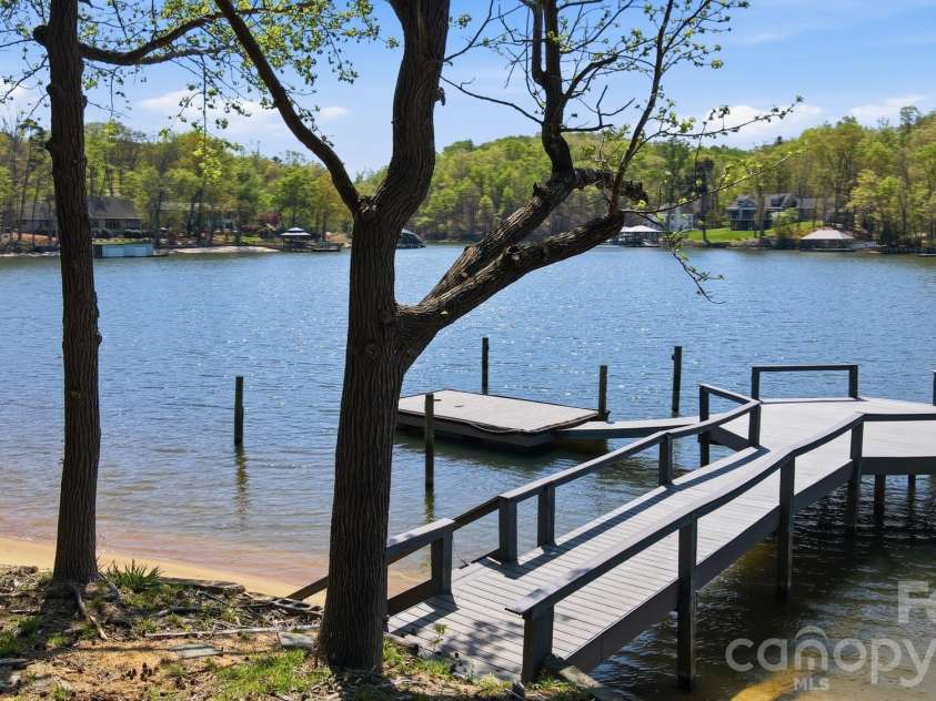 15609 Chatfield Drive, Charlotte, NC 28278.  MLS# CAR4371111, YatesRealty ID 19867. 