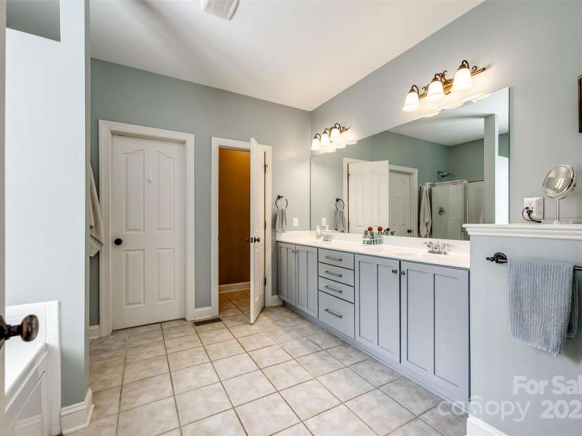 208 Mcduffie Lane, Fort Mill, SC 29715.  MLS# CAR4256789, YatesRealty ID 19867. 