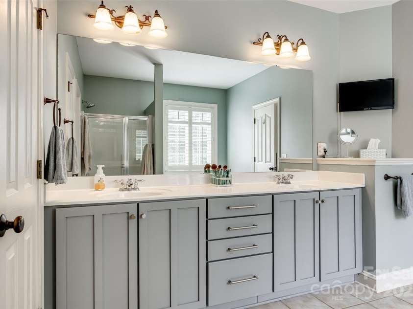 208 Mcduffie Lane, Fort Mill, SC 29715.  MLS# CAR4256789, YatesRealty ID 19867. 