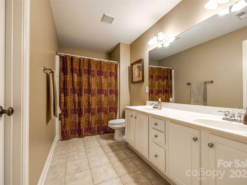 208 Mcduffie Lane, Fort Mill, SC 29715.  MLS# CAR4256789, YatesRealty ID 19867. 