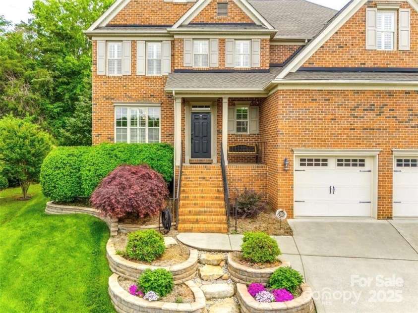208 Mcduffie Lane, Fort Mill, SC 29715.  MLS# CAR4256789, YatesRealty ID 19867. 