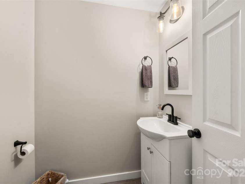 204 Terrys Gap Loop Road, Fletcher, NC 28732.  MLS# CAR4272352, YatesRealty ID 19868. 