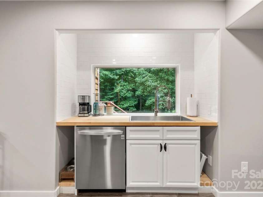 204 Terrys Gap Loop Road, Fletcher, NC 28732.  MLS# CAR4272352, YatesRealty ID 19868. 